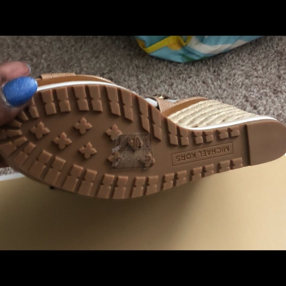 MICHAEL Michael Kors Mackay Embossed Leather Wedge - Picture 9 of 9